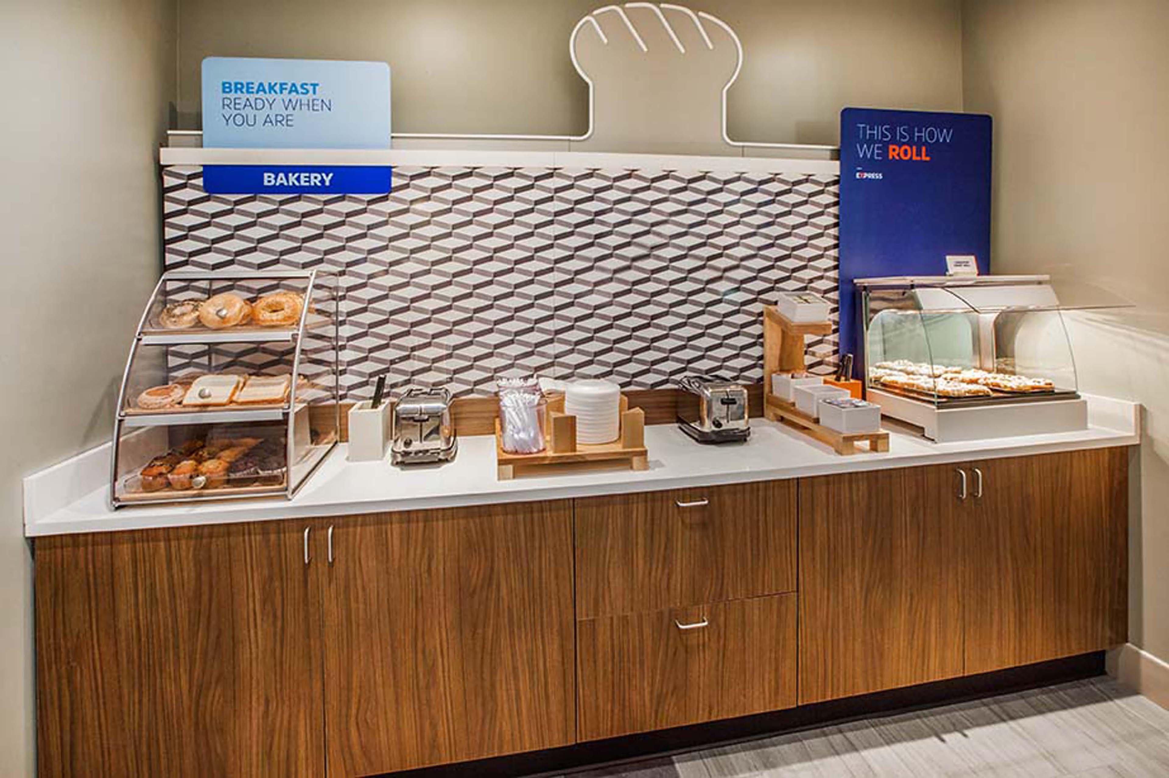 Holiday Inn Express & Suites - Lexington W - Versailles By Ihg Dış mekan fotoğraf